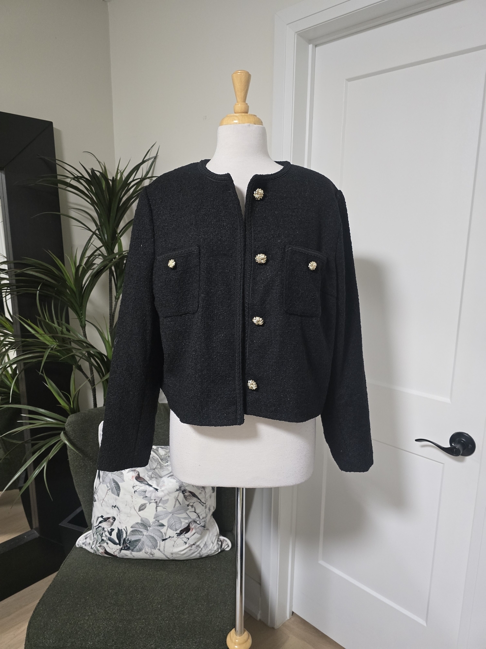 Elegant Black Women's Cropped Bouclé Jacket - Classic Button Front